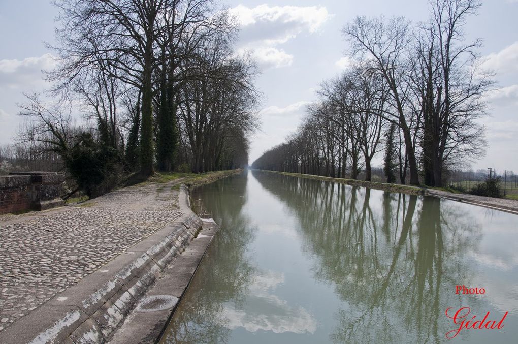 6 photos : Le canal, le pont-canal, le port fluvial.