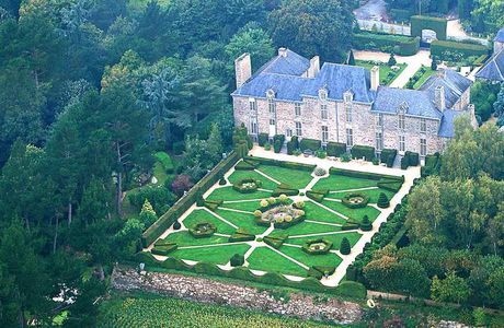 Séjour de rêve dans un Château en Bretagne entouré de spectaculaires jardins près du Mont-Saint-Michel