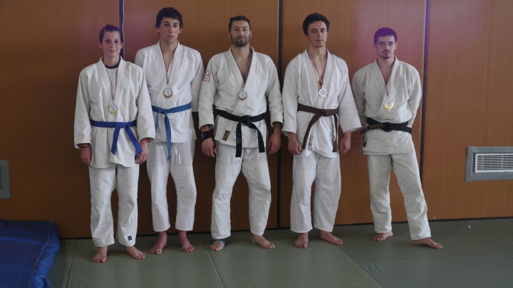 Quelques photos de la coupe jujitsu région Poitou-Charentes, on essaie de faire vivre l'expression compétition jujitsu (en plus de l'aspect premier du jujitsu la self-défense) dans notre région... Et c'est pas facile