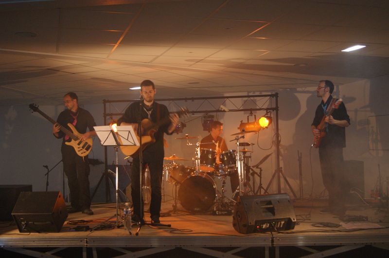 Concert dans la salle de repli Victor Hugo à Avrillé, dans le cadre du Festival Transats