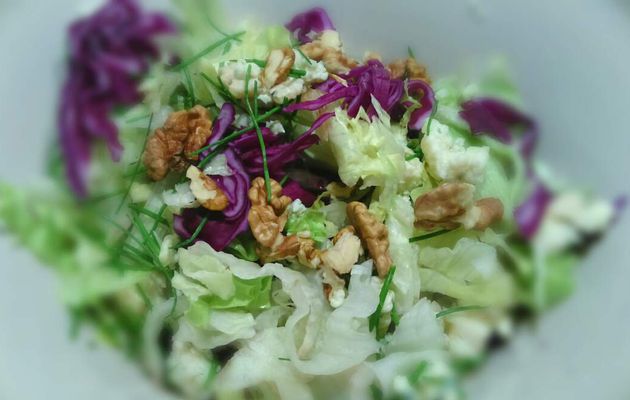 Salade chou rouge, iceberg et bleu d'Auvergne