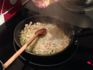 Bricks à l'avocat, crevettes roses et miel d'acacia