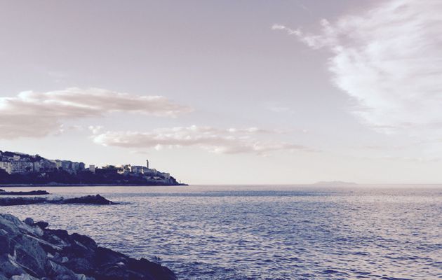 Bastia vue sur la première digue et la citadelle 