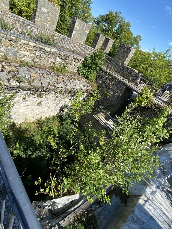 Ballade autour de la collégiale et du château à Neuchâtel