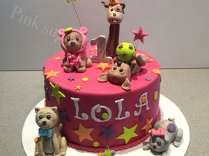 Un Gateau Gai Et Petillant Avec Tous Les Amis De Lola En L Honneur De Son Premier Anniversaire Pink Sugar Addiction Lontzen Belgique
