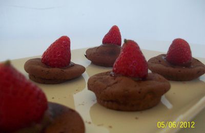 Moelleux aux chocolat et ses fraises