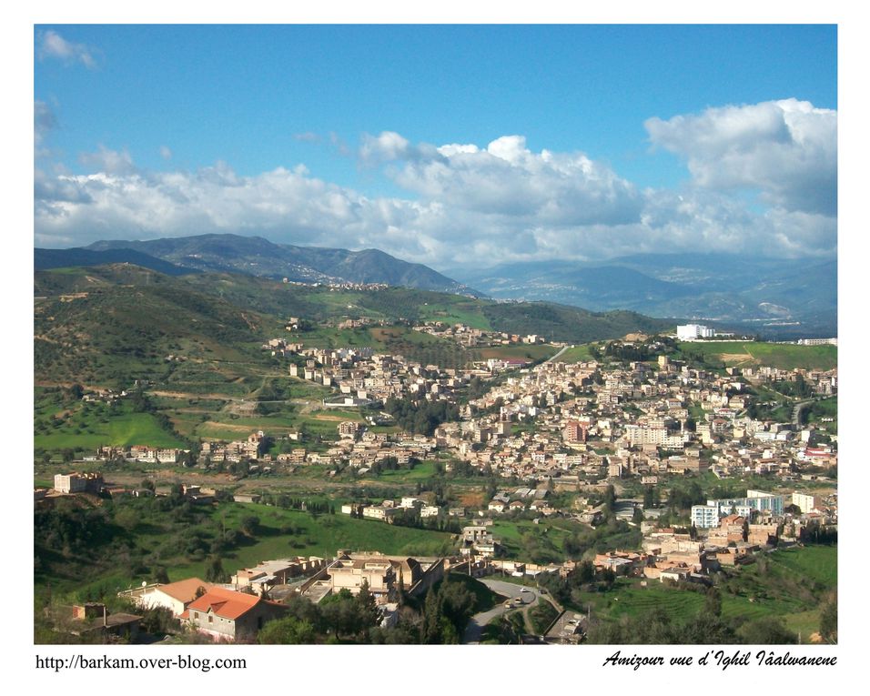 Pour la première fois dans l'histoire de belles cartes postales représentants ma ville natale Amizour (ex-Colmar), que j'ai prise a partir des hauteurs de la ville, montagne (BOUGRIT), IGHIL Iâlouanene et BOUKHALFA... surplombant la belle & rebell