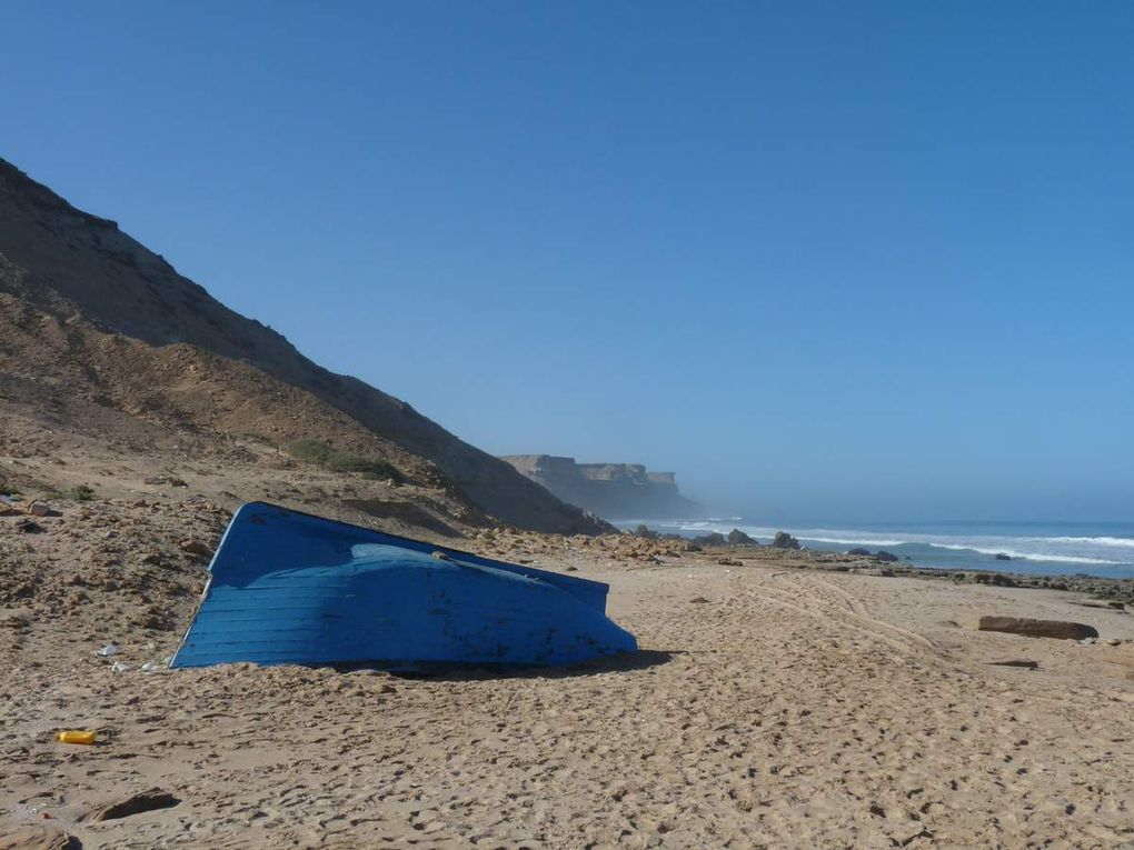 La côte et le village de l'Oued Krâa.