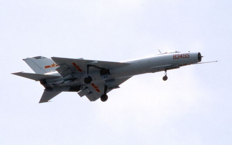 Un Shenyang J-8 s'écrase