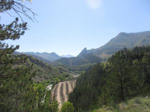 On dit au-revoir à la Vallée de la Roanne pour rentrer dans celle de la Drôme et arriver au pied de la Chaudière.