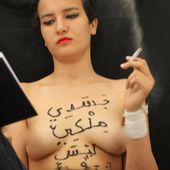 Túnez: Condenan a muerte por lapidación a joven feminista por foto 'topless' en las redes sociales