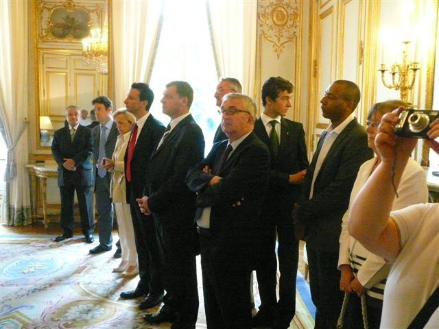 Dans le cadre du 70èm anniversaire de l'Appel du 18 Juin, visite d'un groupe de l'UGF à l'Elysée. nous remercions le secrétaire général de la Présidence de la République ainsi que le commandement militaire.