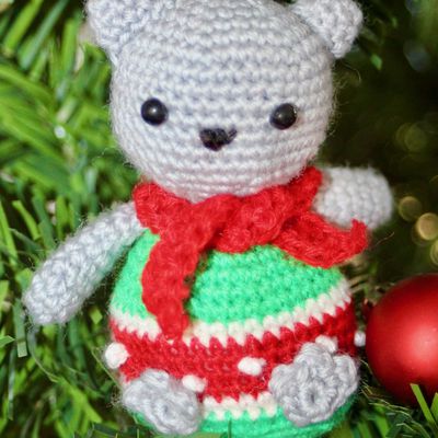 Un chat de Noel au crochet DIY modele tuto gratuit