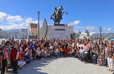 Maestros y maestras de Puerto Cabello celebraron su día con misa y ofrenda floral