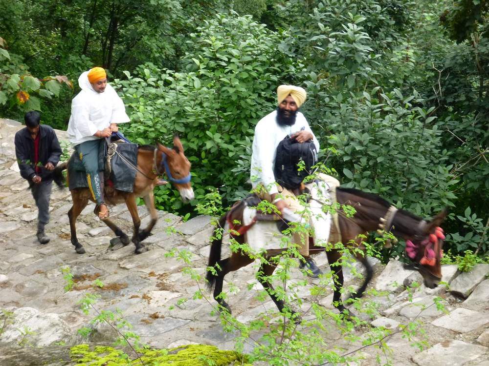 Pèlerinage sikh de Hem Kund, au départ de Govind Ghat