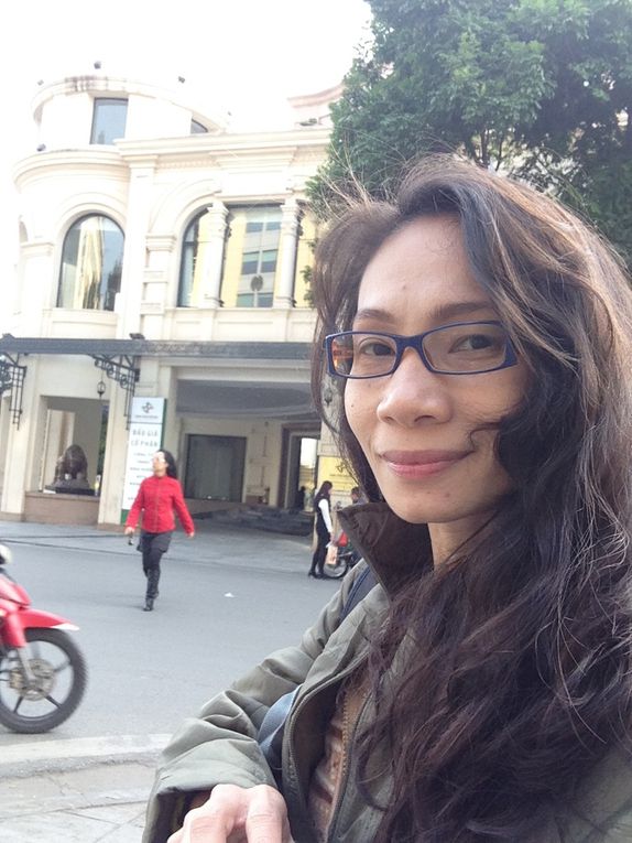 Random scenes on the streets of Hanoi with my selfie (*‿*✿)