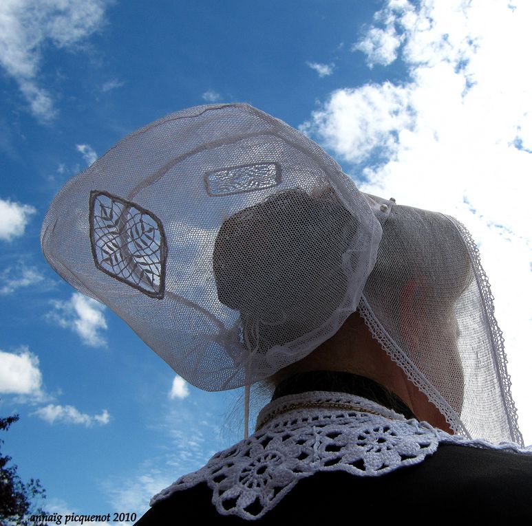 La Toukenn, coiffe du Trégor. Je vous présente un ensemble de coiffes que portes les danseuses du cercle Anjéla Duval de Paimpol.
ALBUM EN COURS DE REALISATION.