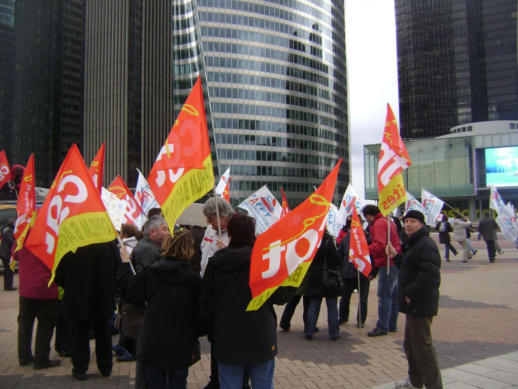 Contre la casse du Service Public et de son statut