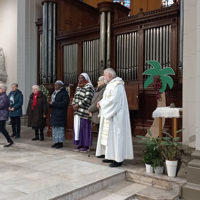 Les personnes engagées dans la vie consacrée : existence donnée à Dieu et aux autres, porteuse d’une grande espérance au cœur de la société 