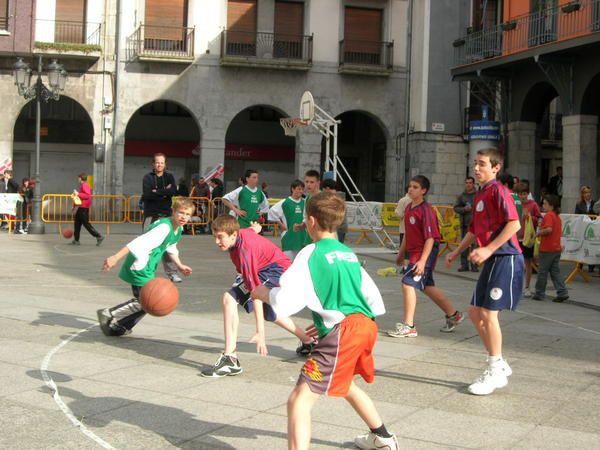 Journée du samedi 7 juin 2008. De nombreux jeunes du club sont allés participer au tournoi de street basket organisé par Azpeitia