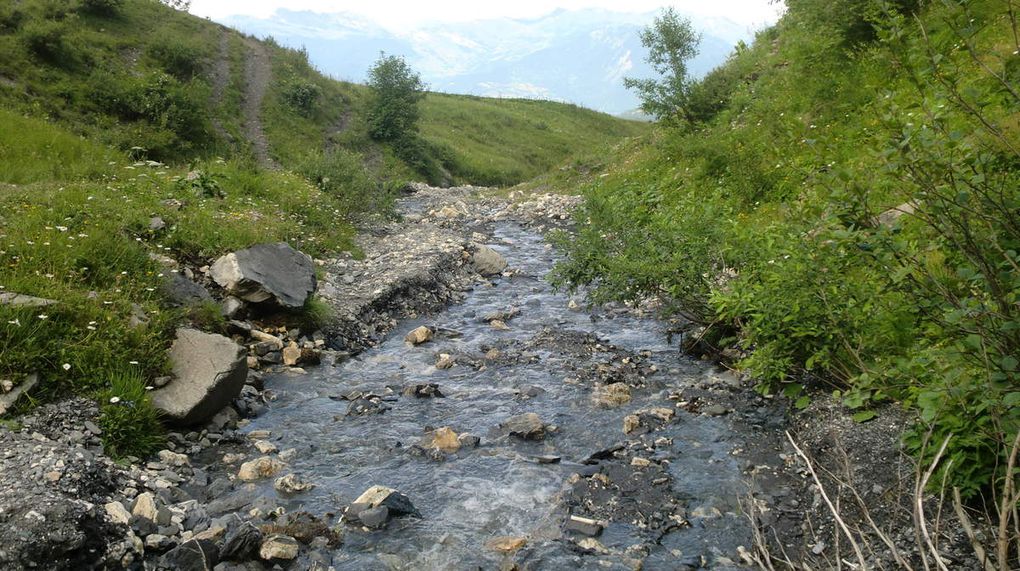 Cascade du Péchet vers 1800 m. Véritable écrin de fraîcheur. Une pause s'impose.  