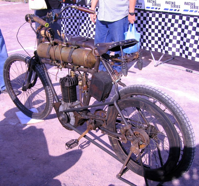 Grand-Prix-Moto-de-Luc-sur-Mer-2010 
Démonstration en ville motos anciennes et side car