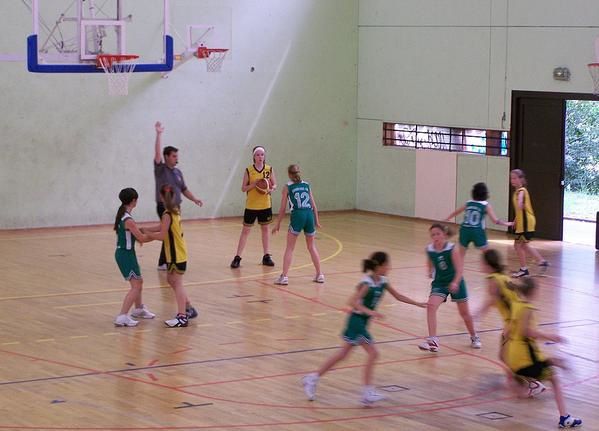 Match hyper serré, suspense insoutenable, public en folie, revivez en images la 1/2 finale des benjamines contre bizanos en 2007