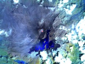 Nevado del Ruiz - image Sentinel-2 bands 12,11,8A du 12.02.2022 / 15h26 - Doc. Mounts project - un clic pour agrandir