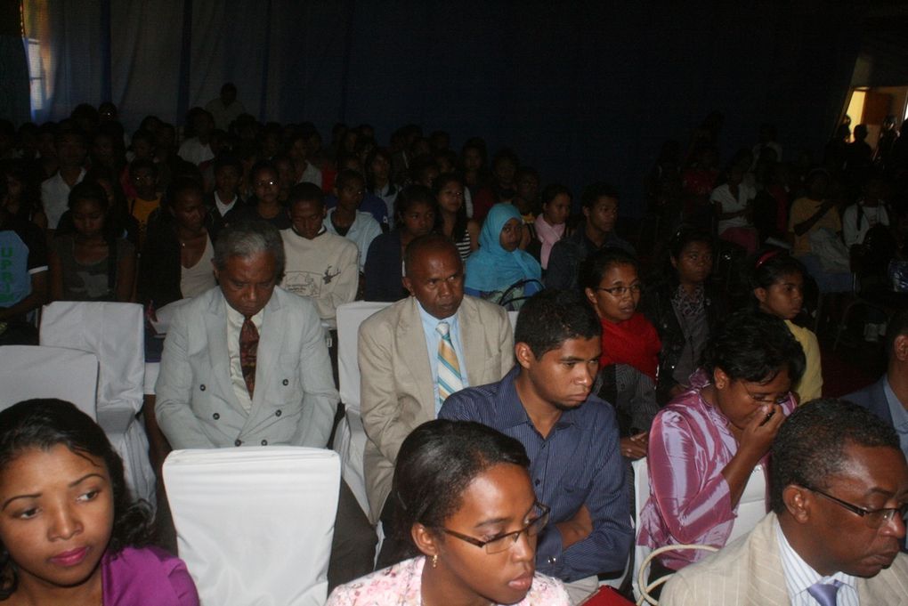 Journée mondiale de la Liberté de presse. Débat au Collège Saint-Michel d'Amparibe avec les 107 étudiants de la filière Communication et journalisme. Photos : Jeannot Ramambazafy & Andry Rakotonirainy