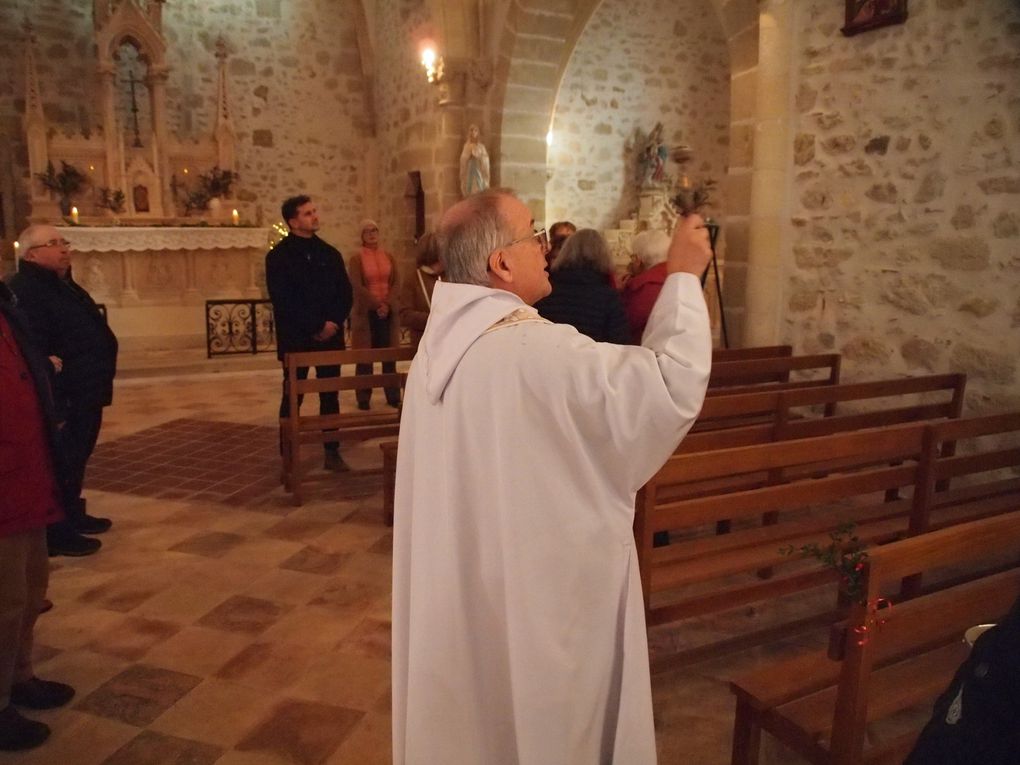 LE CHEMIN DE CROIX DE L'ÉGLISE DE HAUTES VIGNES A FAIT PEAU NEUVE ET A RETROUVÉ SA PLACE