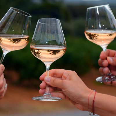 Des millions de litres de rosé espagnol vendu pour du vin français