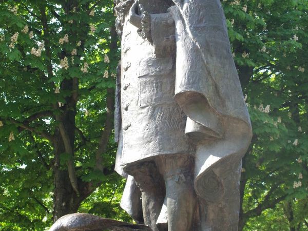 Le monument Jean de la Fontaine aux jardins du Ranelagh à Paris