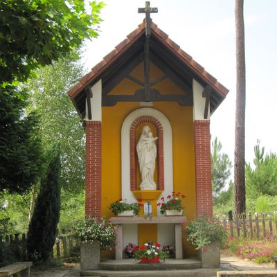 Oratoires et Statues de la Vierge Marie, fontaines guérisseuses Landes 40