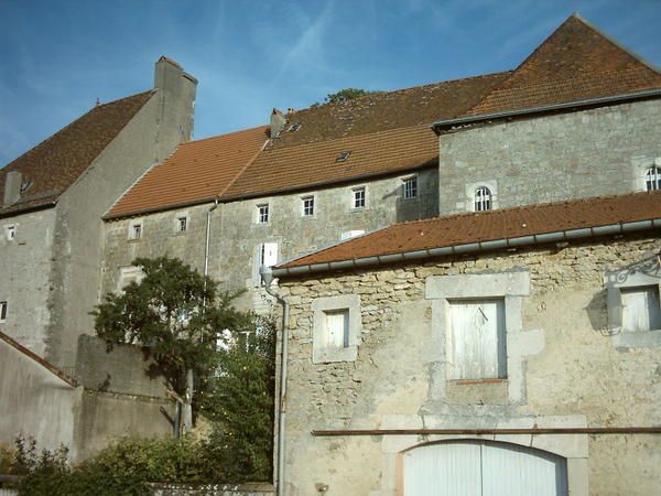 Pour l'instant, photos de la ville lorraine où je passe toute mes vacances ou presque, et d'autres (dont Quéribus,Port Leucate et Carcassonne !). Rajout de photos d'Etretat (Aout 2005)  et de Langres (Aout 2006), Nancy (Avril 2007)