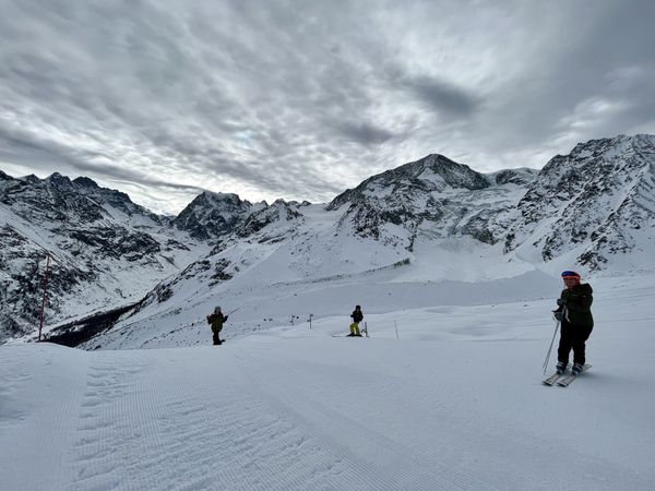 Le domaine, exclusivement irrigué de téléski respectueux de l’environnement est magnifique et plutôt orienté ski de randonnée 