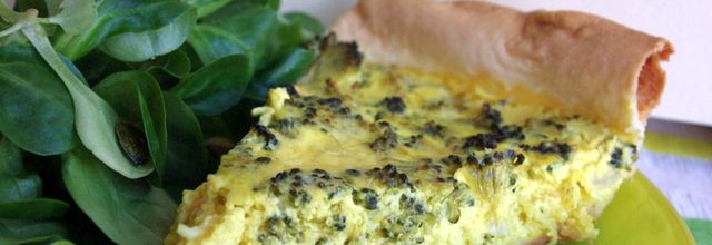 Quiche aux brocolis, oignon & curcuma