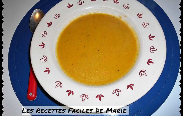 SOUPE VELOUTE AUX COURGETTES ET CAROTTES ÉPICÉE AU CURRY