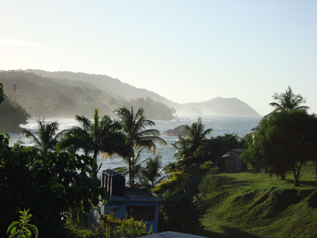 On fait pas un metier facile! Encore obligés de sortir 4 jours pour les visas...et cette fois-ci cap sur TNT: Trinidad and Tobago, the country of the steel pan. Toutes les photos que vous allez voir sont des photos de travail...sans rire.
