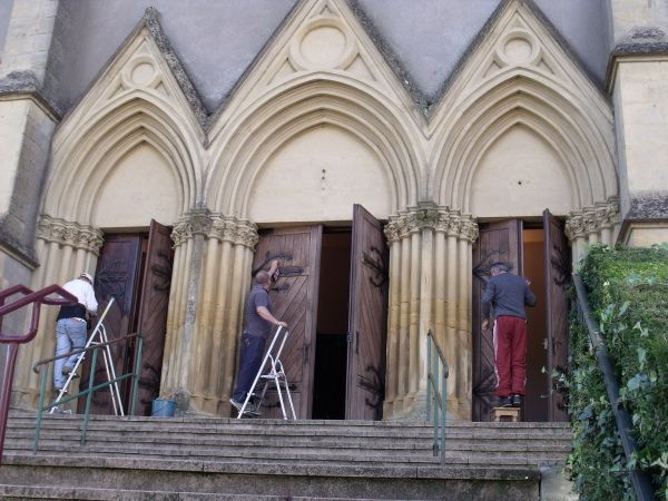 Rénovation en 2010 des portes de l'église Saint Jean-Baptiste à Algrange