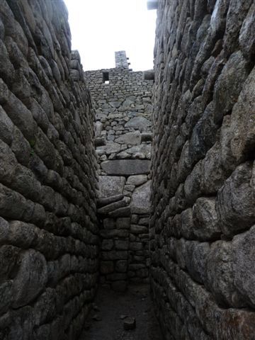 Dernier pays de notre TDM, le Pérou est surprenant. Arequipa et le canyon de Colca, les superbes paysages du lac Titicaca. Cuzco et l'invraisemblable Machu Picchu. Les mysterieuses lignes de Nazca et les iles Ballestras.  Lima et de bons moments ave