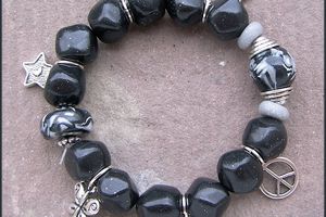 Bracelet, perles noires pailletées