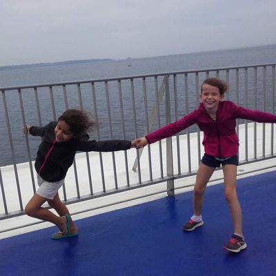 Départ de st Malo sur le condor ferrie avec Anaîs (8ans) et Cassandre(7ans).les 2h de traversée passent tres vite .