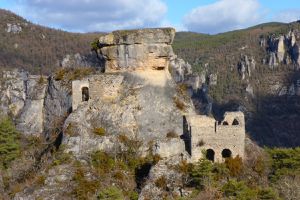 L’ERMITAGE SAINT MICHEL ET LES CORNICHES DU CAUSSE NOIR