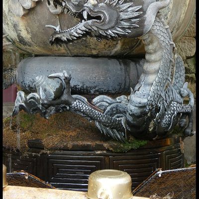 Photos : la fontaine du temple Hokke-do