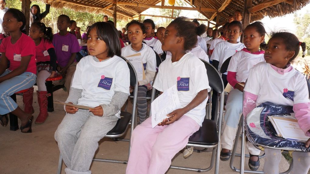 Journée récréative pour 70 élèves malentendants du SMM ADSF et de l'AKA.MA, grâce à l'association Fitia de Mialy Rajoelina. Photos: Harilala Randrianarison