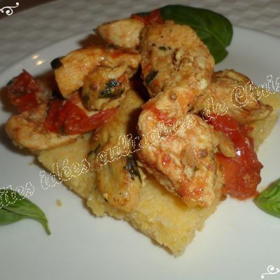 Émincés de poulet marinés aux épices sur tarte de polenta