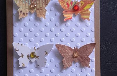 SCRAP  carte anniversaire avec quelques papillons