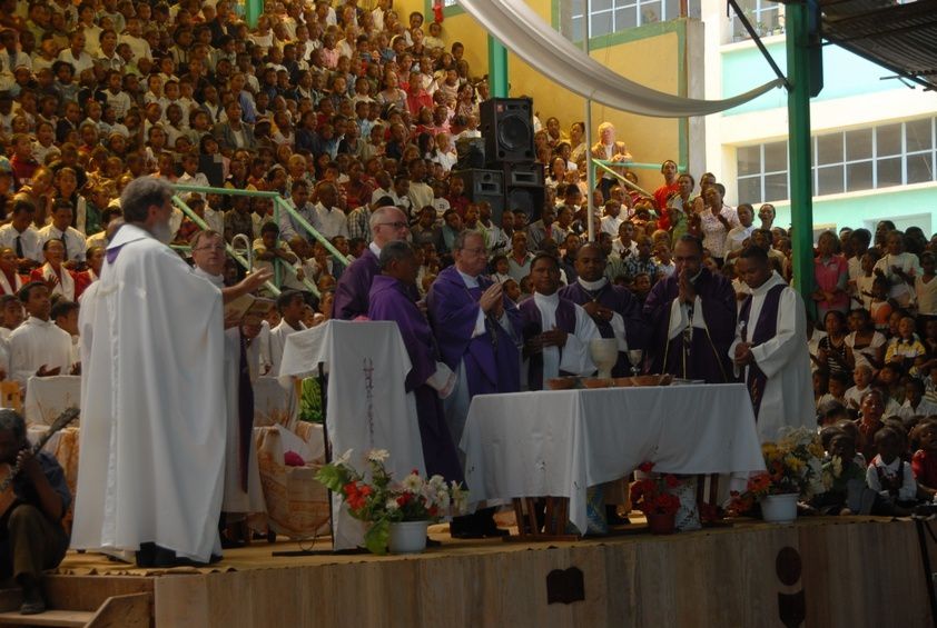 Messe d'ouverture des VIè Assises Nationales des Médecins Catholiques de Madagascar, en présence du Président Andry Rajoelina. 2è partie. Photos: Harilala Randrianarison