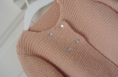 Gilet rose poudre en 4 ans