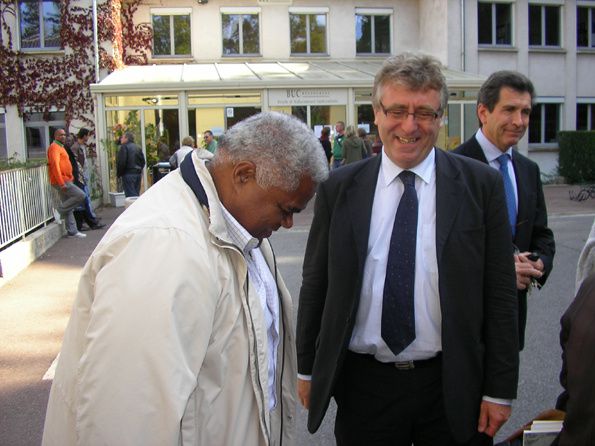 Le Sénateur en compagnie (à sa droite) du Général Jean-Paul Palomeros, Major-Général de l'Armée de l'Air et André Geoffroy (à droite de la photo) Président européen de l'European Parternship of Airforce Associations (EPAA) organisateur du 